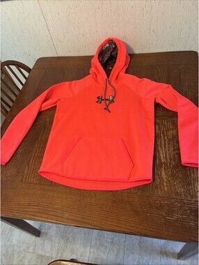 Under Armor Cold Gear Hoodie Women’s M Neon Pink/ Camo Kangaroo Pocket
